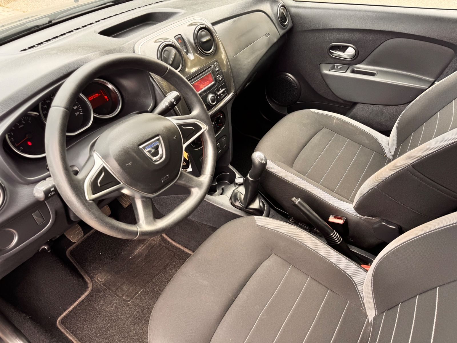 Dacia Sandero – Bild 8