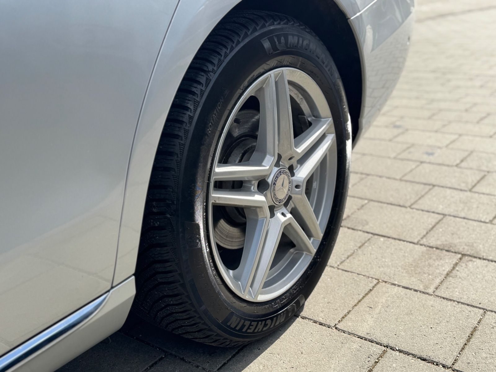 Mercedes-Benz E 220 – Bild 9