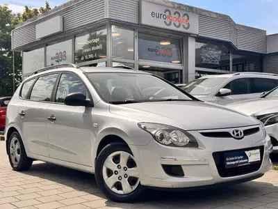Hyundai i30 blue 1.6 CRDi · MFL