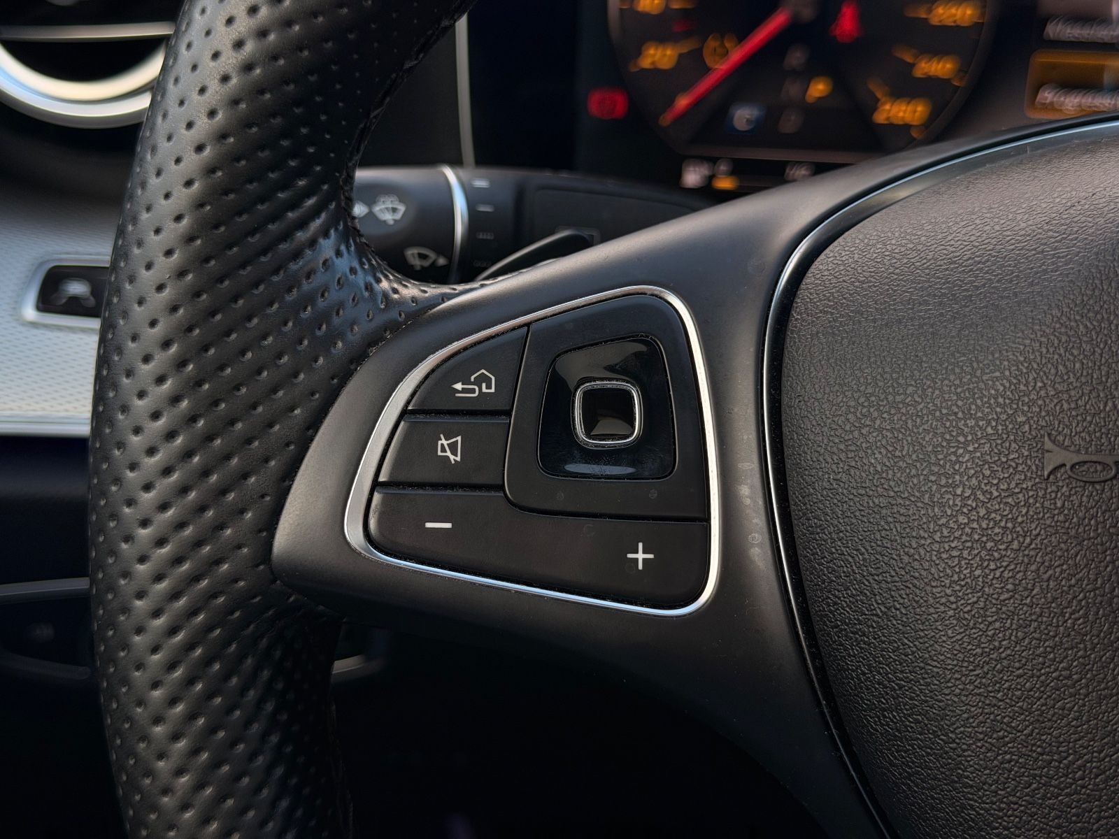 Mercedes-Benz E 220 – Bild 14