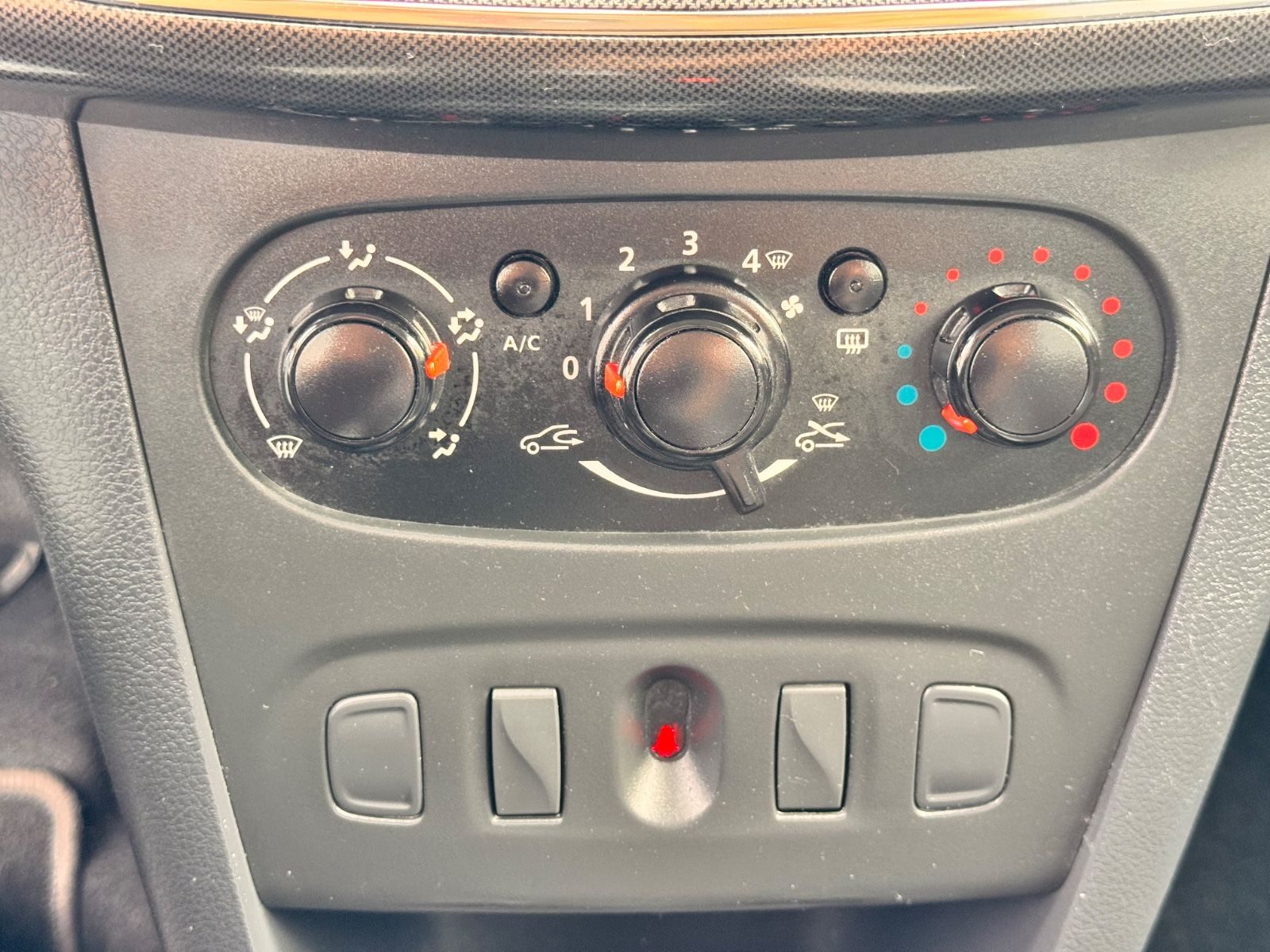 Dacia Sandero – Bild 11